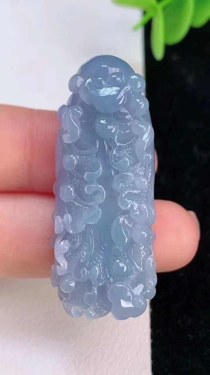 天然A货翡翠紫罗兰白菜吊坠，尺寸42.8-18.3-10.7，重量:16.85g
7月7日