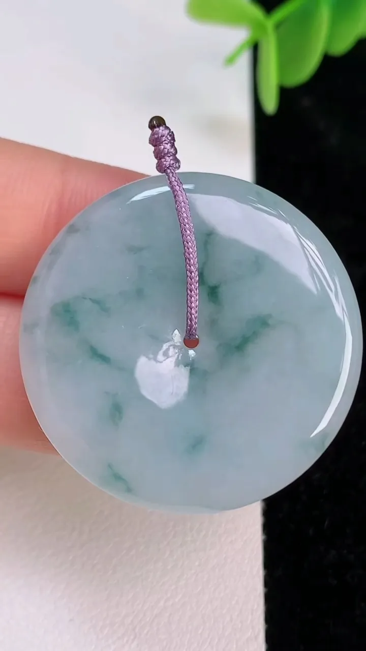 天然A货翡翠飘花平安扣吊坠，尺寸33.5-4.8，重量:11.48g
7月7日