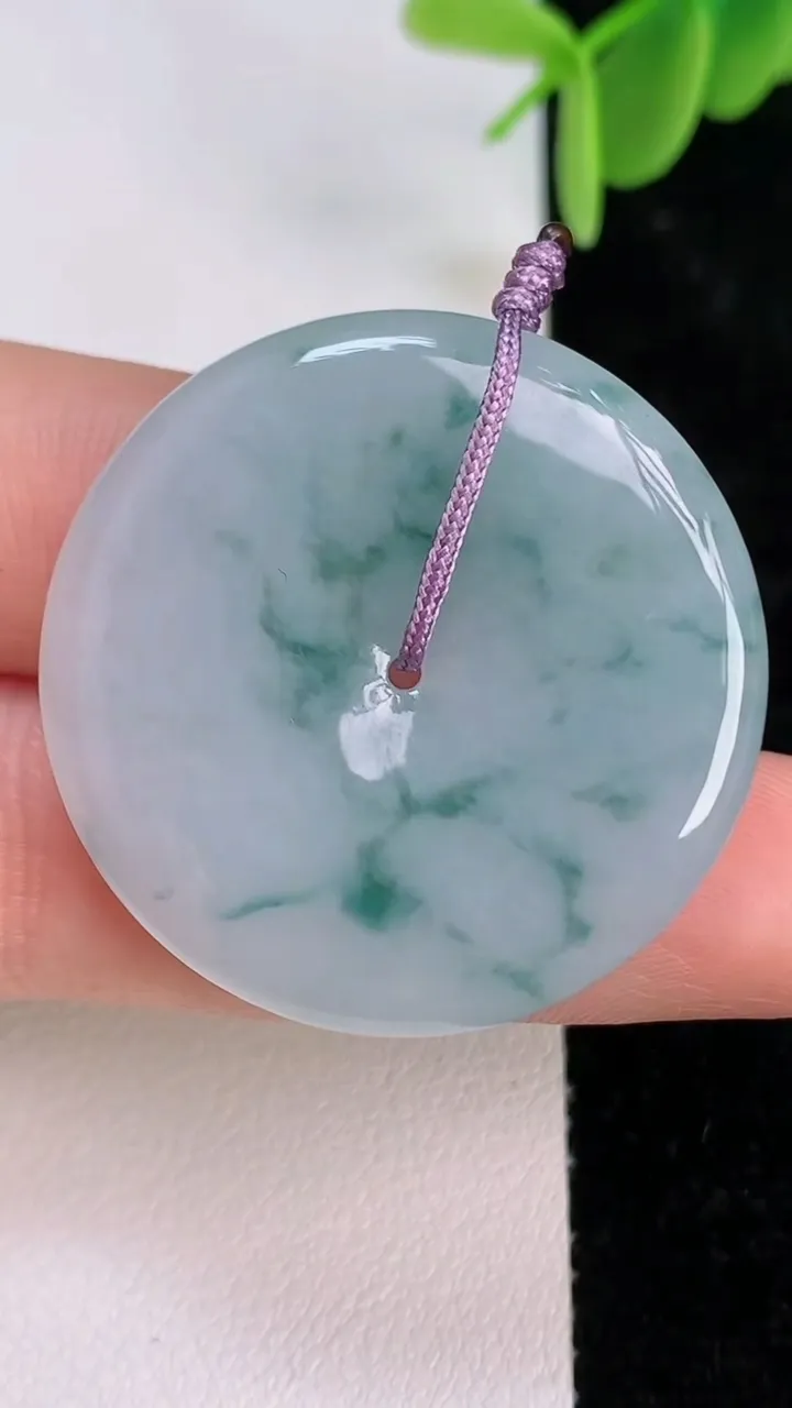 天然A货翡翠飘花平安扣吊坠，尺寸33.5-4.8，重量:11.48g
7月7日