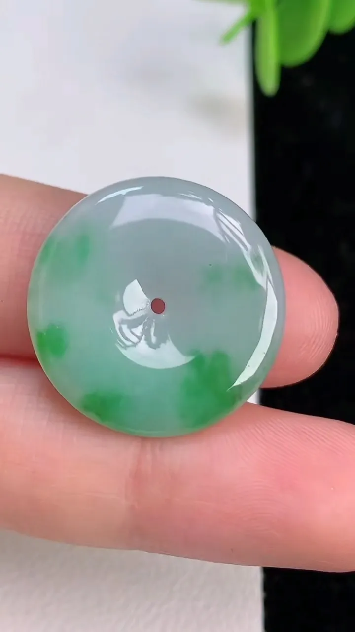 天然A货翡翠平安扣吊坠，尺寸22.4-4，重量:4.34g
7月7日