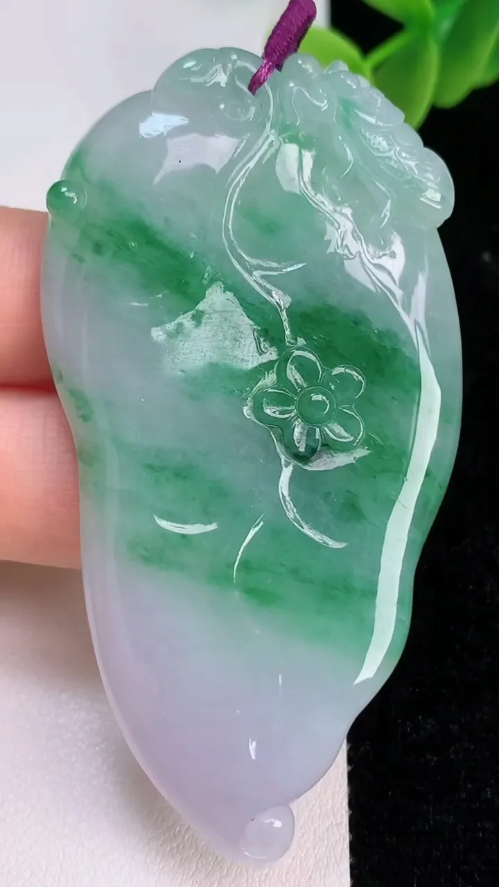 天然A货翡翠一鸣惊人吊坠，尺寸69.2-36-5.6，重量:31.10g
7月7日
