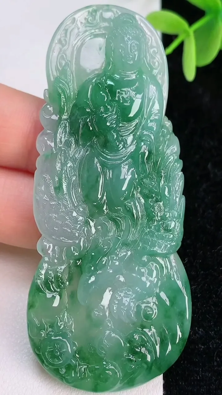 天然A货翡翠阿弥陀佛吊坠，尺寸76-33-6，重量:28.98g
7月7日