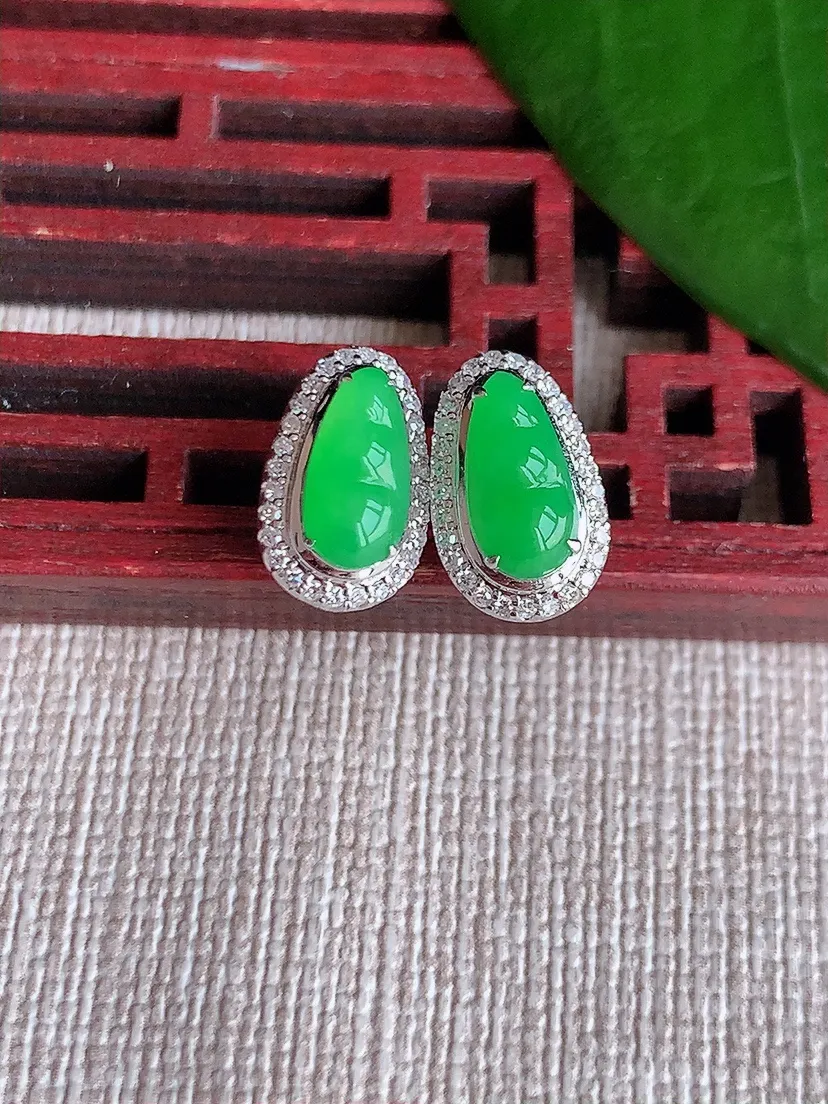 天然A货翡翠18K金伴钻镶嵌阳绿四季豆福豆平安豆耳钉 尺寸8.7×4mm 重量2.00g 0704