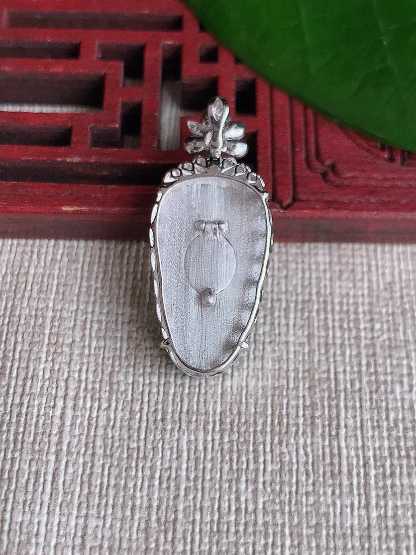 天然A货翡翠18K金伴满绿叶子金枝玉叶吊坠尺寸30×21×12.7×5.4m量3.03g 0704