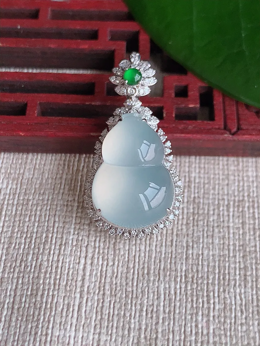 天然A货翡翠18K金伴白月光葫芦吊坠尺寸30.3×15.4×15.8裸石17.5×12.4m量4.75g 0704