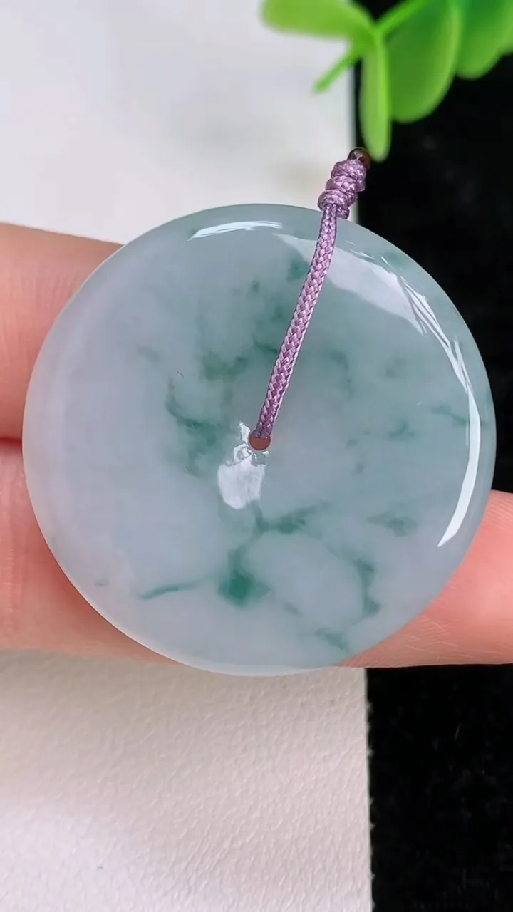 天然A货翡翠飘花平安扣吊坠，尺寸33.5-4.8，重量:11.48g
7月7日