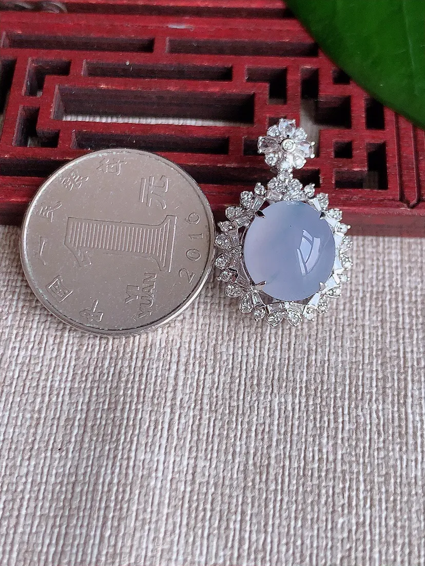 天然A货翡翠18K金伴紫罗兰飘花蛋面吊坠尺寸26×17.2×10.4裸石11.5×10.7m量3.97g 0704