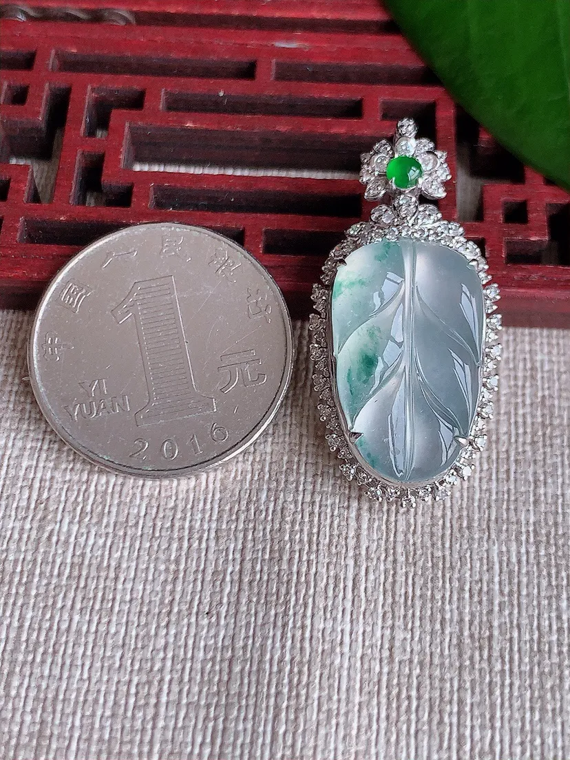 天然A货翡翠18K金伴飘花葫芦吊坠尺寸29.8×18.6×10.2裸石18.3×15.4m量5.20g 0704