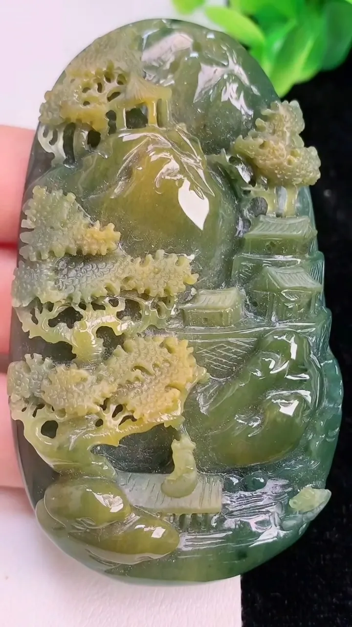 天然A货翡翠蓝水双彩山水牌吊坠，尺寸75-45-14，重:91.29g
7月7日