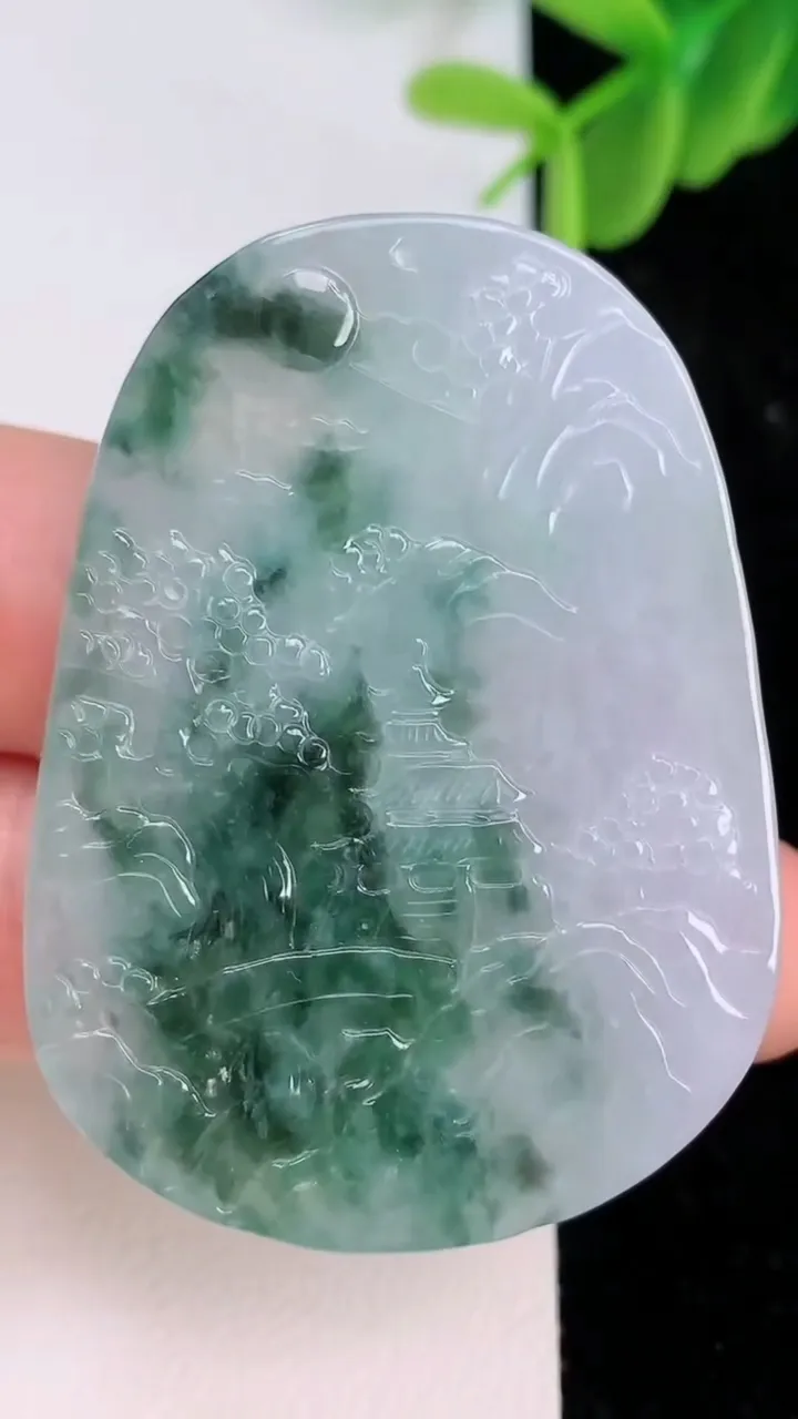 天然A货翡翠牌吊坠，尺寸51.3-38-5，重量:22.56g
7月7日