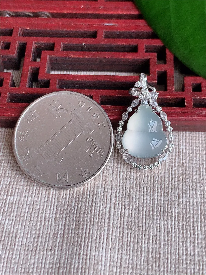 天然A货翡翠18K金伴白月光葫芦吊坠尺寸23.4×14×6.2裸石12×10.4m量2.86g 0704