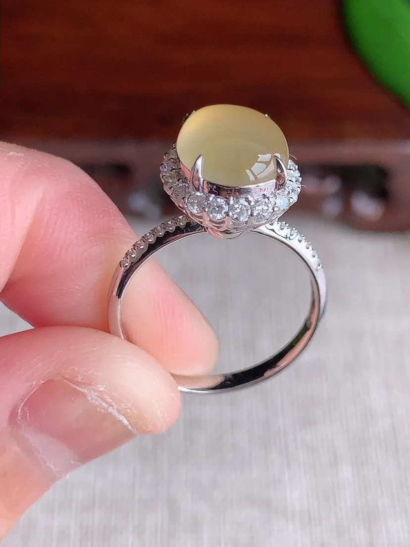 天然A货翡翠18K金伴钻镶嵌黄翡蛋面戒指 圈口17裸石尺寸10×8.3mm 重量3.48g 0704