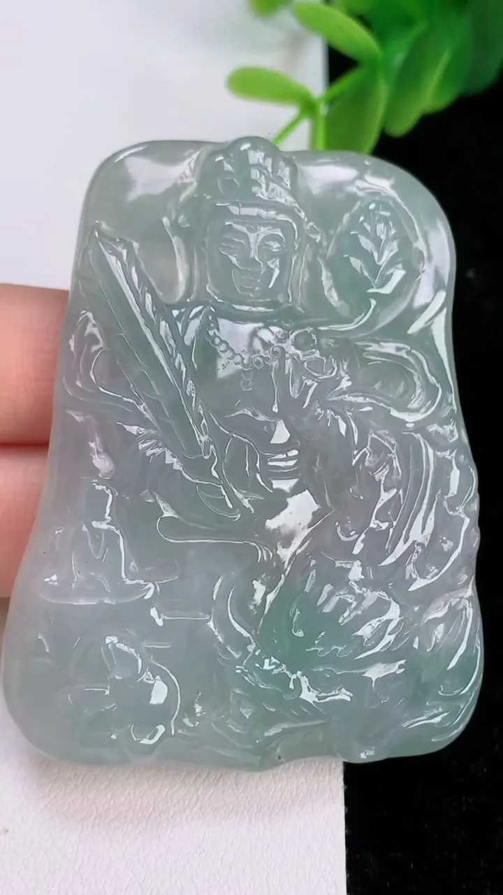 天然A货翡翠祥龙虚空藏观音菩萨吊坠，尺寸61.8-47.6-5.5，重:30.84g
7月7日