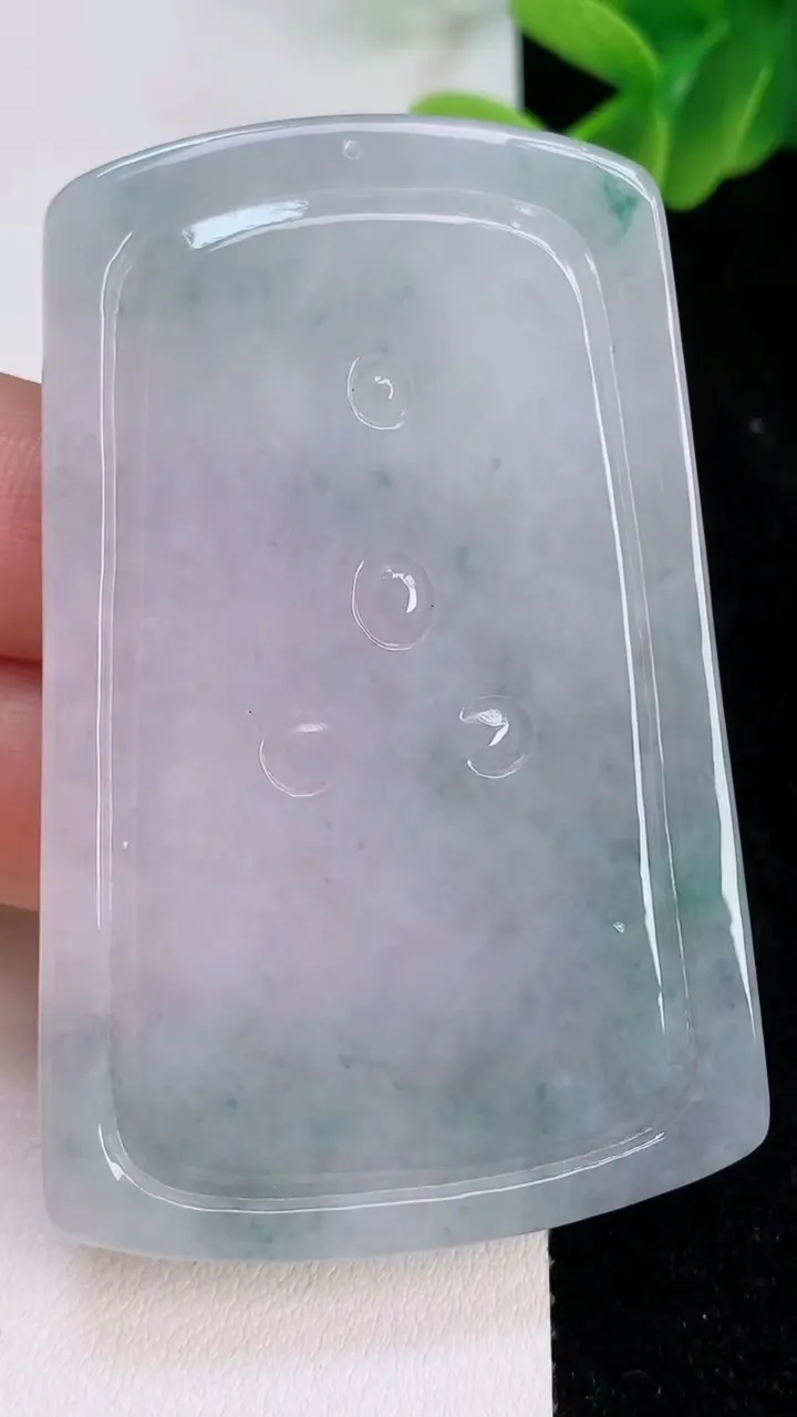 天然A货翡翠飘花普贤菩萨吊坠，尺寸64.2-42.5-5，重量:32.20g
7月7日