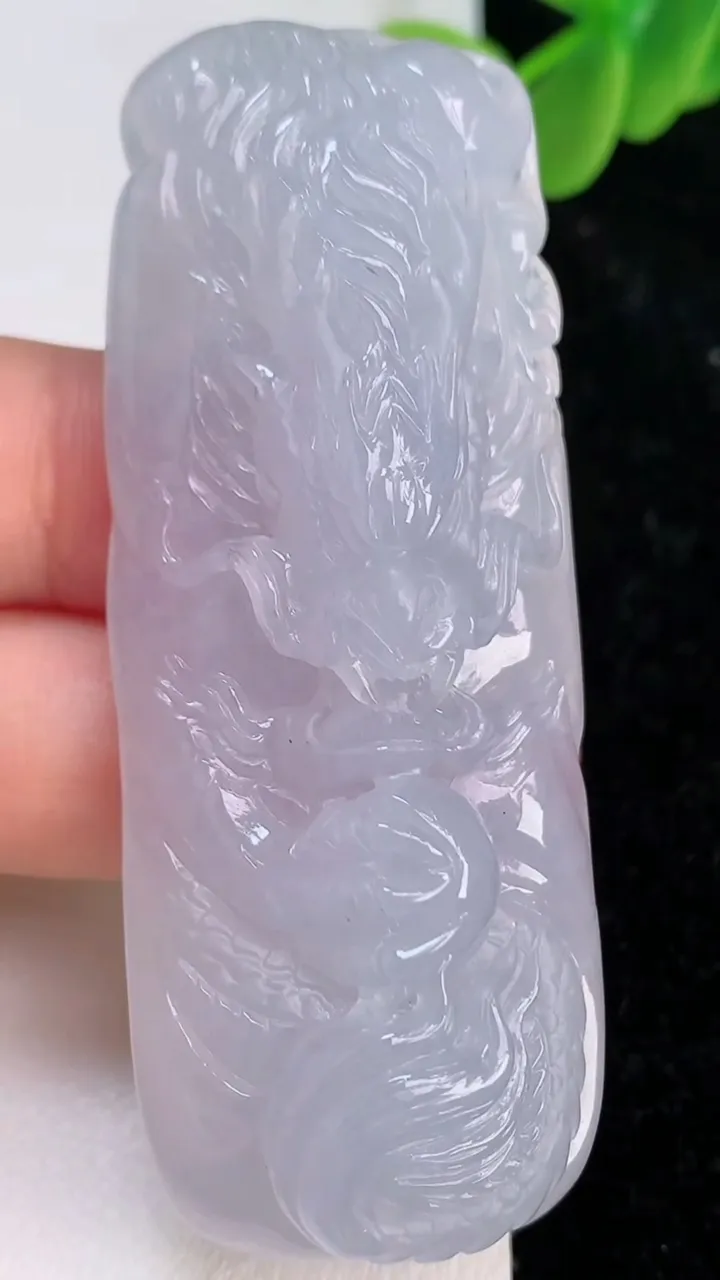 天然A货翡翠龙牌吊坠，尺寸68-26.5-12.7，重量:38.31g
7月7日