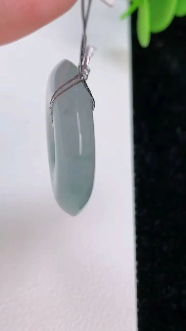 天然A货翡翠冰种飘花平安扣吊坠，尺寸26-5.8，重量:8.28g
7月7日