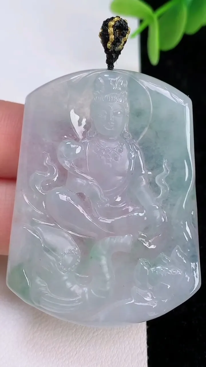 天然A货翡翠普贤菩萨吊坠，尺寸49.5-37.2-5，重量:19.59g
7月7日