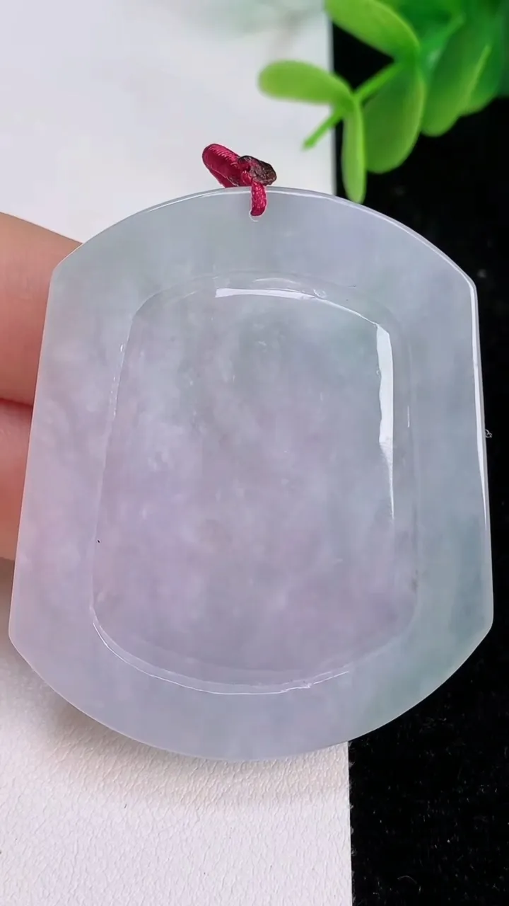 天然A货翡翠春带彩紫罗兰生肖蛇吊坠，尺寸53.6-45.2-5.6，重量:26.25g
7月7日