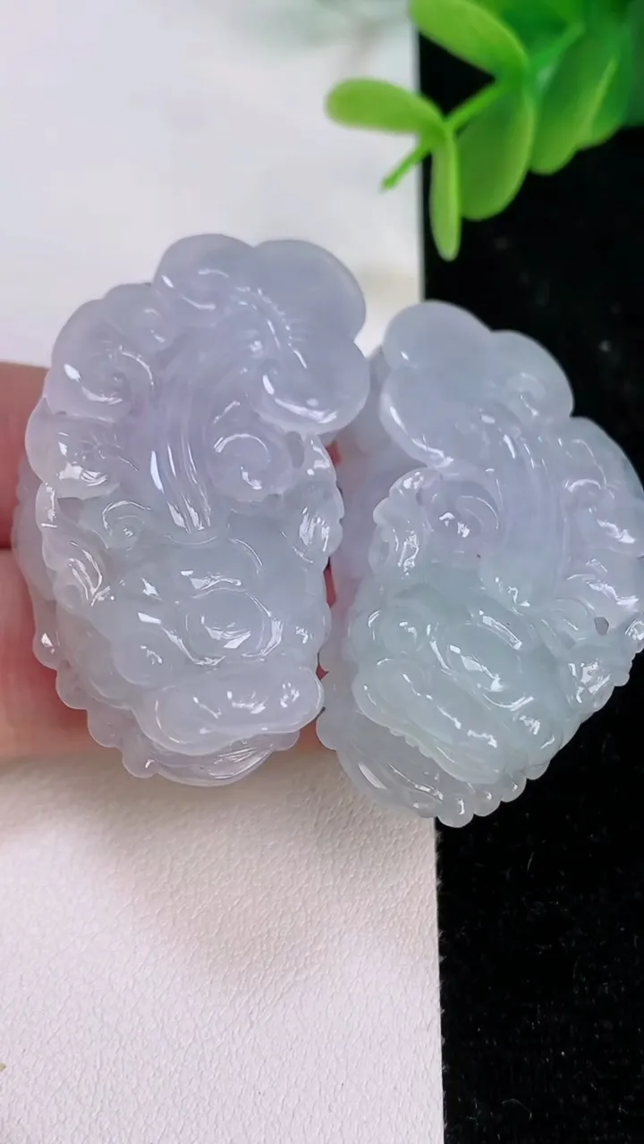 天然A货翡翠紫罗兰貔貅吊坠一对，尺寸45-24-12.8，重量:64.59g
7月7日