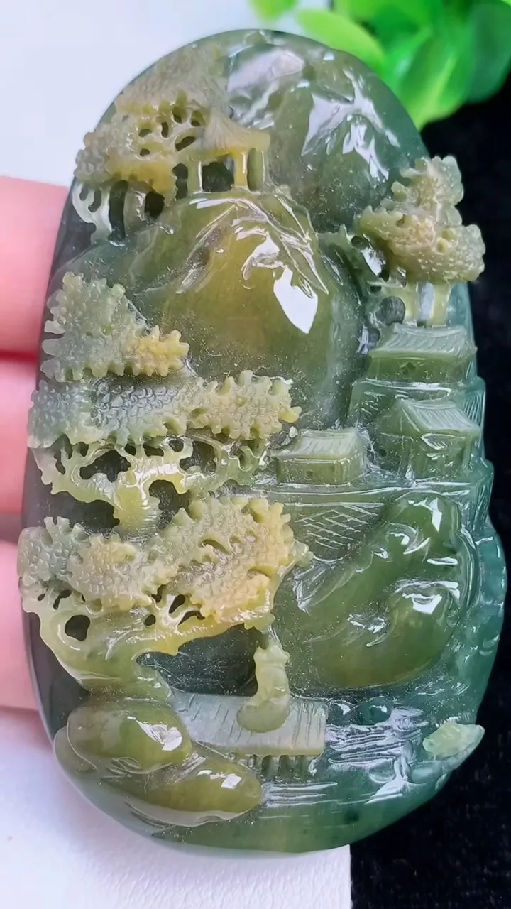 天然A货翡翠蓝水双彩山水牌吊坠，尺寸75-45-14，重:91.29g
7月7日