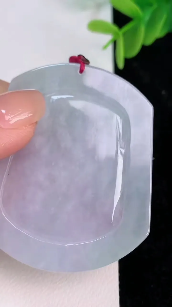 天然A货翡翠春带彩紫罗兰生肖蛇吊坠，尺寸53.6-45.2-5.6，重量:26.25g
7月7日