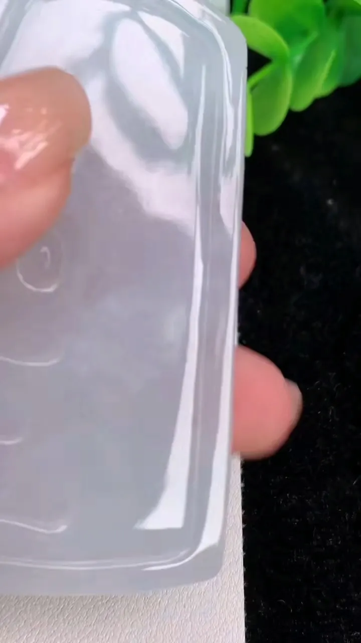 天然A货翡翠飘花普贤菩萨吊坠，尺寸73.2-49.2-6，重量:40.33g
7月7日