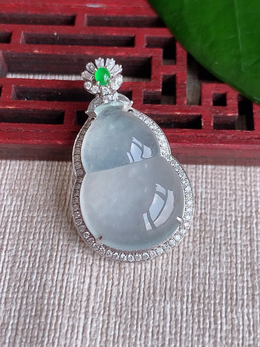 天然A货翡翠18K金伴白月光葫芦吊坠尺寸34×19.2×9裸石23.4×15.8m量6.27g 0704