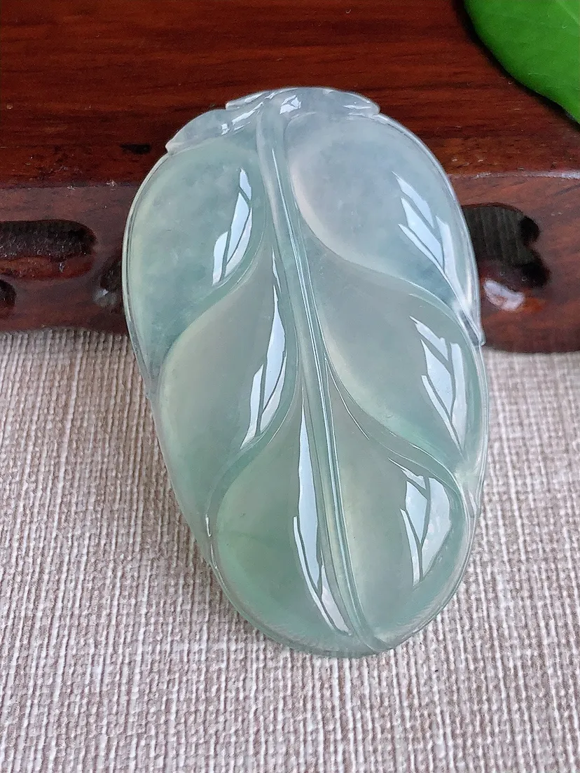 天然A货翡翠晴水大叶子金枝玉叶吊坠尺寸53×32.6×6.6m量22.64g 0704
