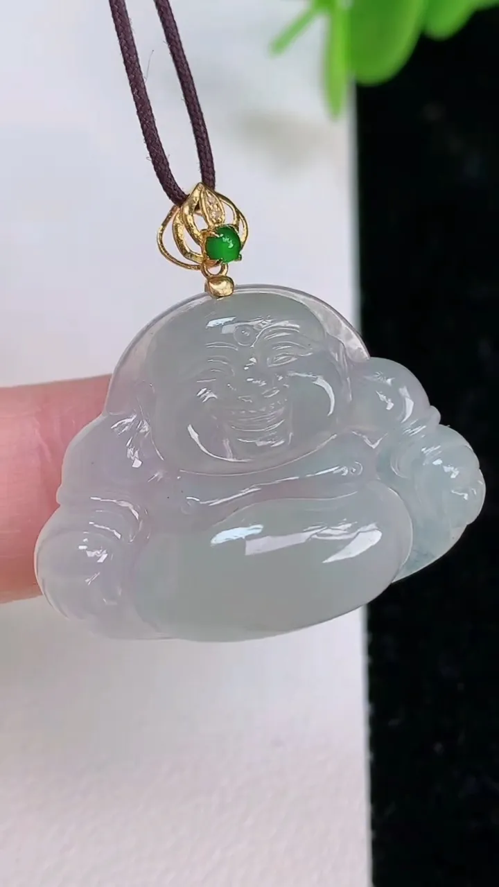 天然A货翡翠白冰佛公吊坠，尺寸29-22.5-5.8，重:5.98g
7月7日