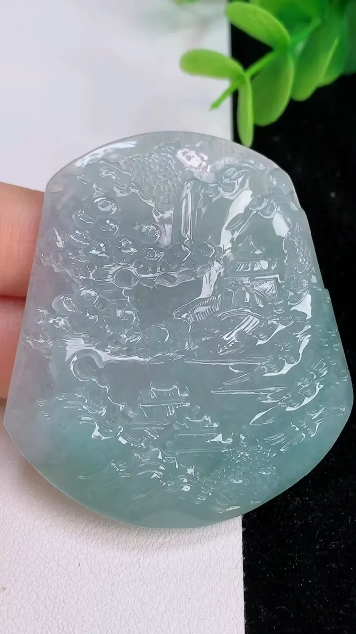 天然A货翡翠牌吊坠，尺寸57.2-51.8-6，重量:35.91g
7月7日