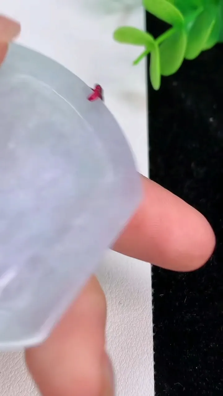 天然A货翡翠春带彩紫罗兰生肖蛇吊坠，尺寸53.6-45.2-5.6，重量:26.25g
7月7日