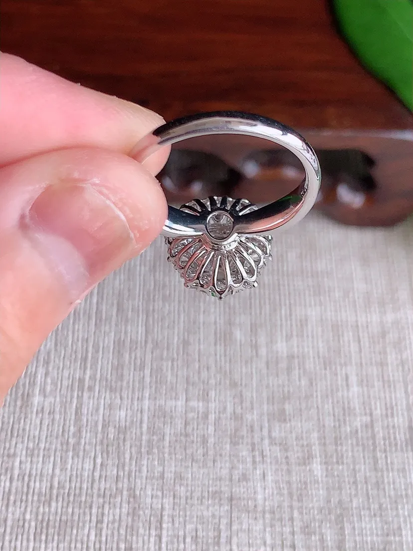 天然A货翡翠18K金伴钻镶嵌阳绿葫芦戒指 圈口17裸石尺寸9×6.5mm 重量4.00g 0704