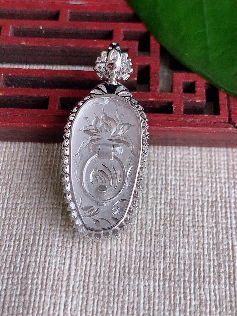 天然A货翡翠18K金伴阳绿福瓜吊坠尺寸35.5×14.7×7.5裸石24.5×12m量5.32g 0