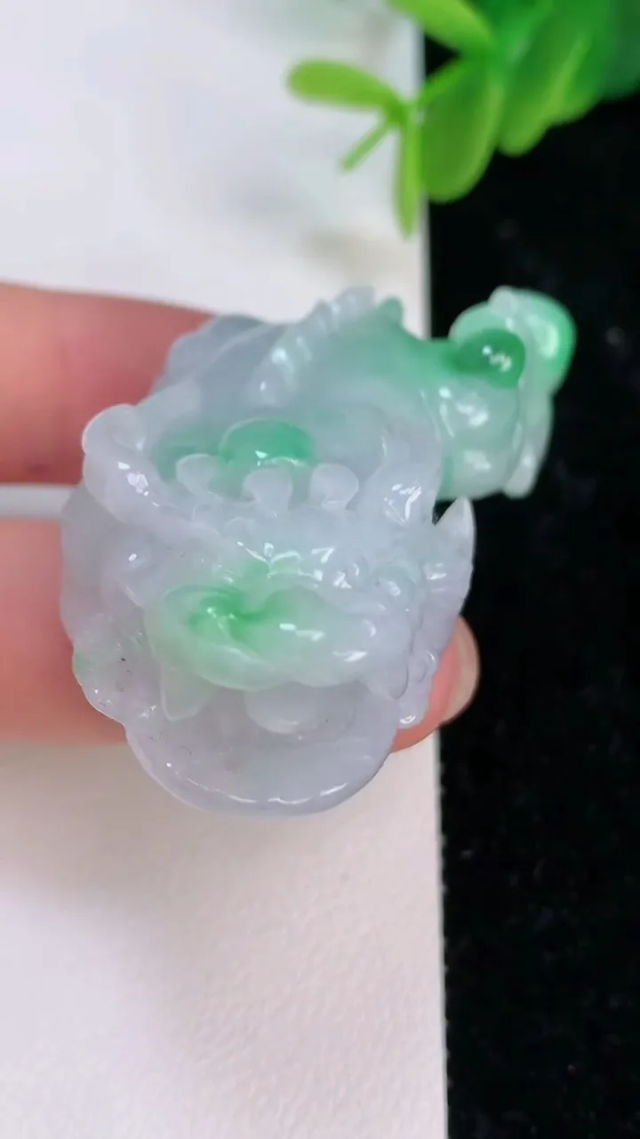 天然A货翡翠貔貅吊坠，尺寸55.3-25.3-14，重:43.50g
7月7日