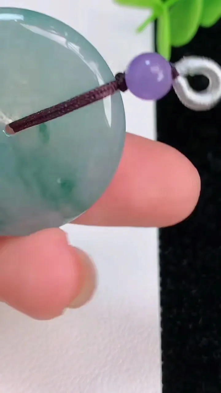 天然A货翡翠飘花平安扣吊坠，尺寸32-5，重量:11.02g
7月7日