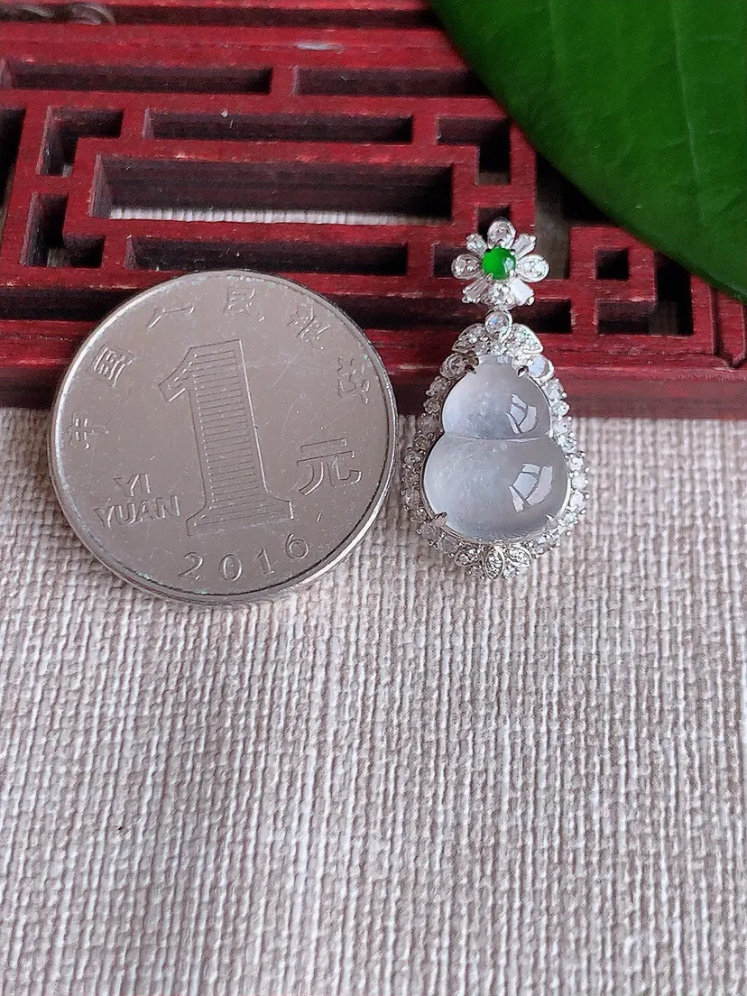 天然A货翡翠18K金伴白月光葫芦吊坠尺寸25×12.5×9.2裸石12×9.4m量2.60g 0704