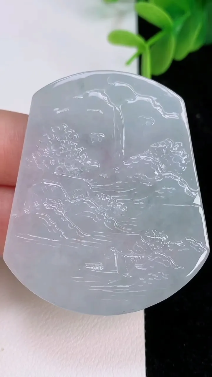 天然A货翡翠牌吊坠，尺寸51.3-43.6-5.7，重量:28.50g
7月7日