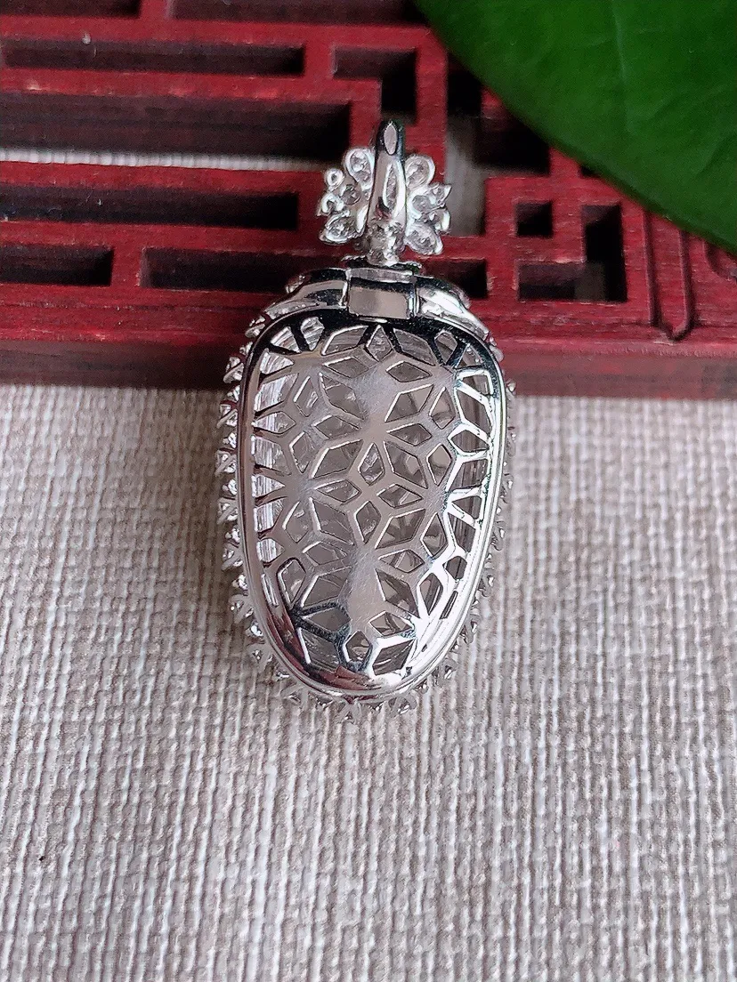 天然A货翡翠18K金伴飘花葫芦吊坠尺寸29.8×18.6×10.2裸石18.3×15.4m量5.20