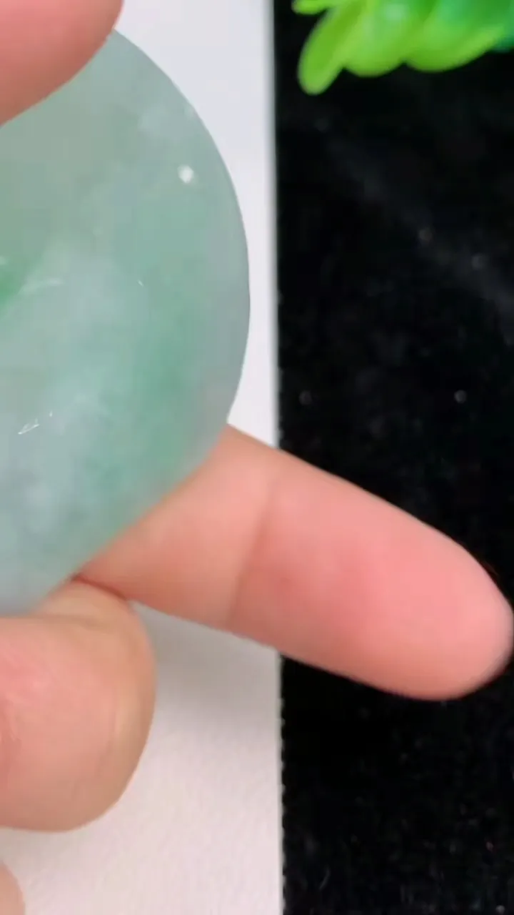 天然A货翡翠龙牌吊坠，尺寸50.2-45.5-6.5，重:30.66g
7月7日