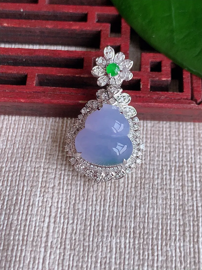 天然A货翡翠18K金伴紫罗兰飘花葫芦吊坠尺寸26.2×14.8×11.6裸石10.8×10.5m量4.00g 0704