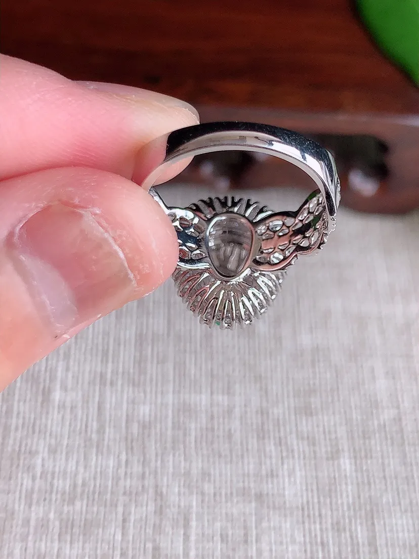 天然A货翡翠18K金伴钻镶嵌阳绿葫芦戒指 圈口17裸石尺寸9.8×7.5mm 重量4.58g 0704
