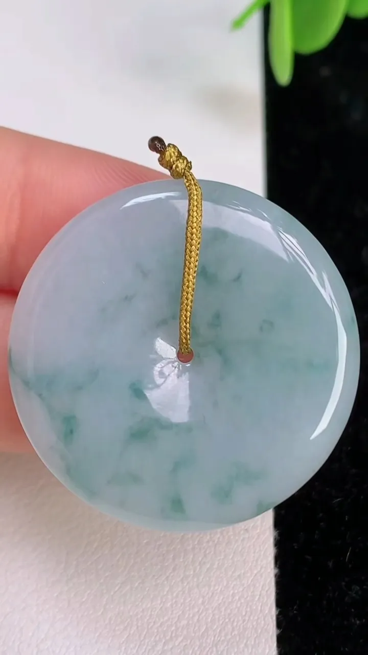 天然A货翡翠飘花平安扣吊坠，尺寸33-4.6，重量:10.81g
7月7日