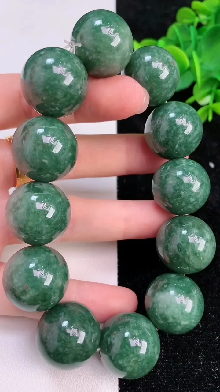 天然A货翡翠圆珠手串，尺寸 19.2-12颗，重:142.01g7月7日
工厂直销收藏佳品,种好水足