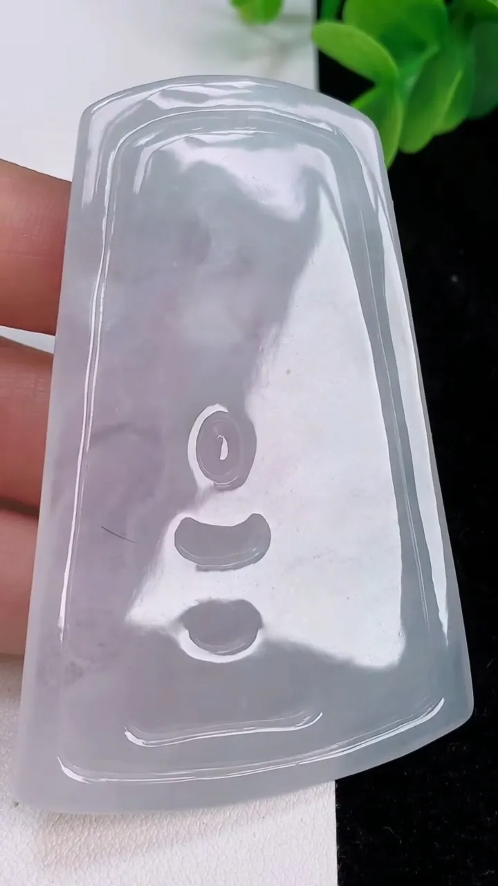 天然A货翡翠飘花普贤菩萨吊坠，尺寸73.2-49.2-6，重量:40.33g
7月7日