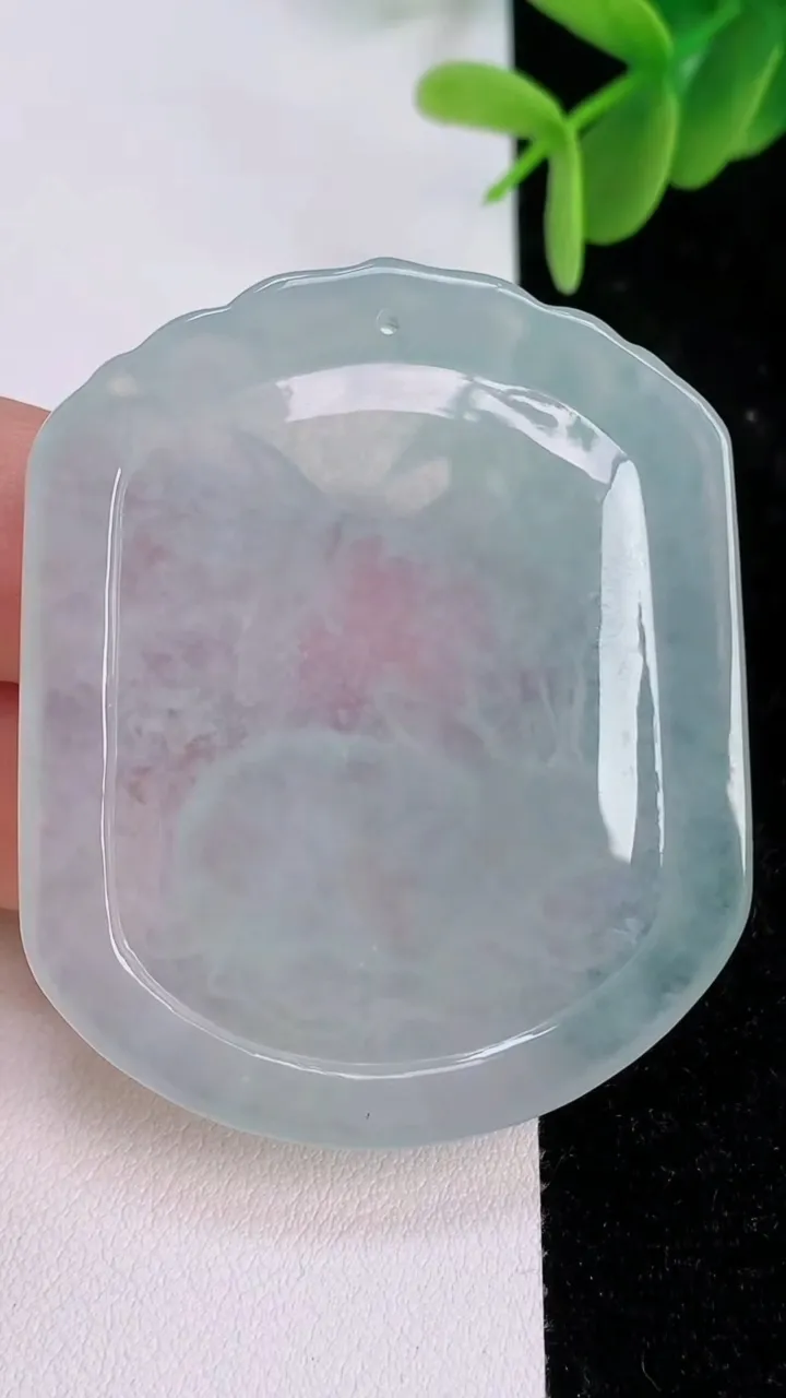 天然A货翡翠冰种生肖兔吊坠，尺寸52.3-41.7-5.2，重量:22.80g
7月7日