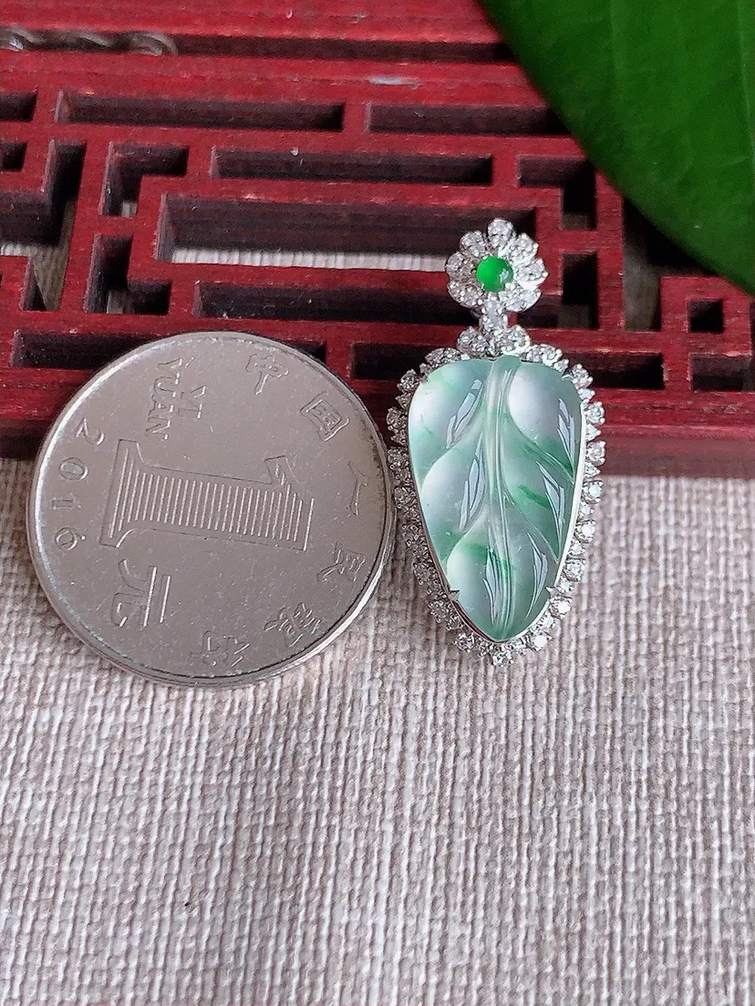 天然A货翡翠18K金伴飘花叶子金枝玉叶吊坠尺寸29.5×14×8.4裸石18.3×10.7m量3.42g 0704
