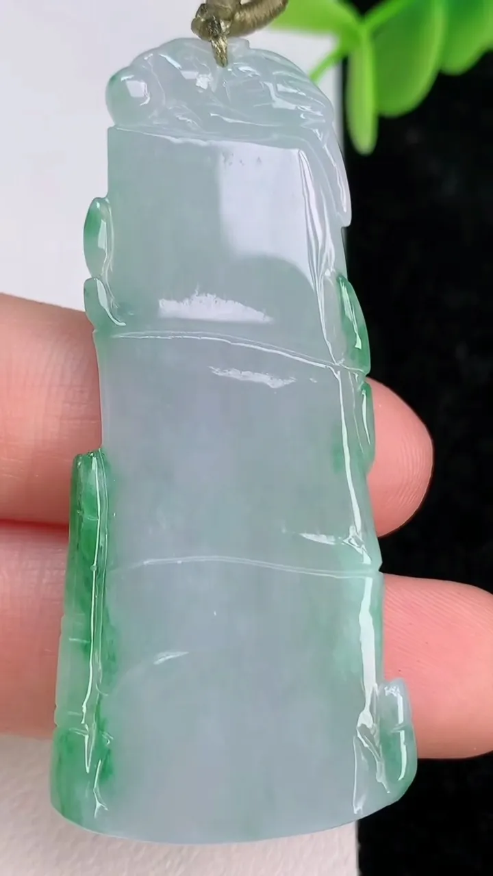 天然A货翡翠节节高升 竹节吊坠，尺寸55.7-22.4-4.7，重量:14.08g
7月7日