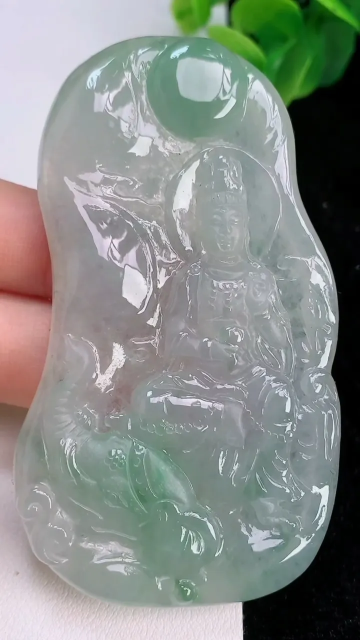 天然A货翡翠普贤菩萨吊坠，尺寸80-45-5.5，重:40.88g
7月7日