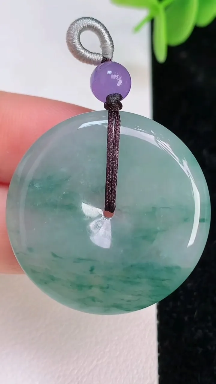 天然A货翡翠飘花平安扣吊坠，尺寸32-5，重量:11.02g
7月7日