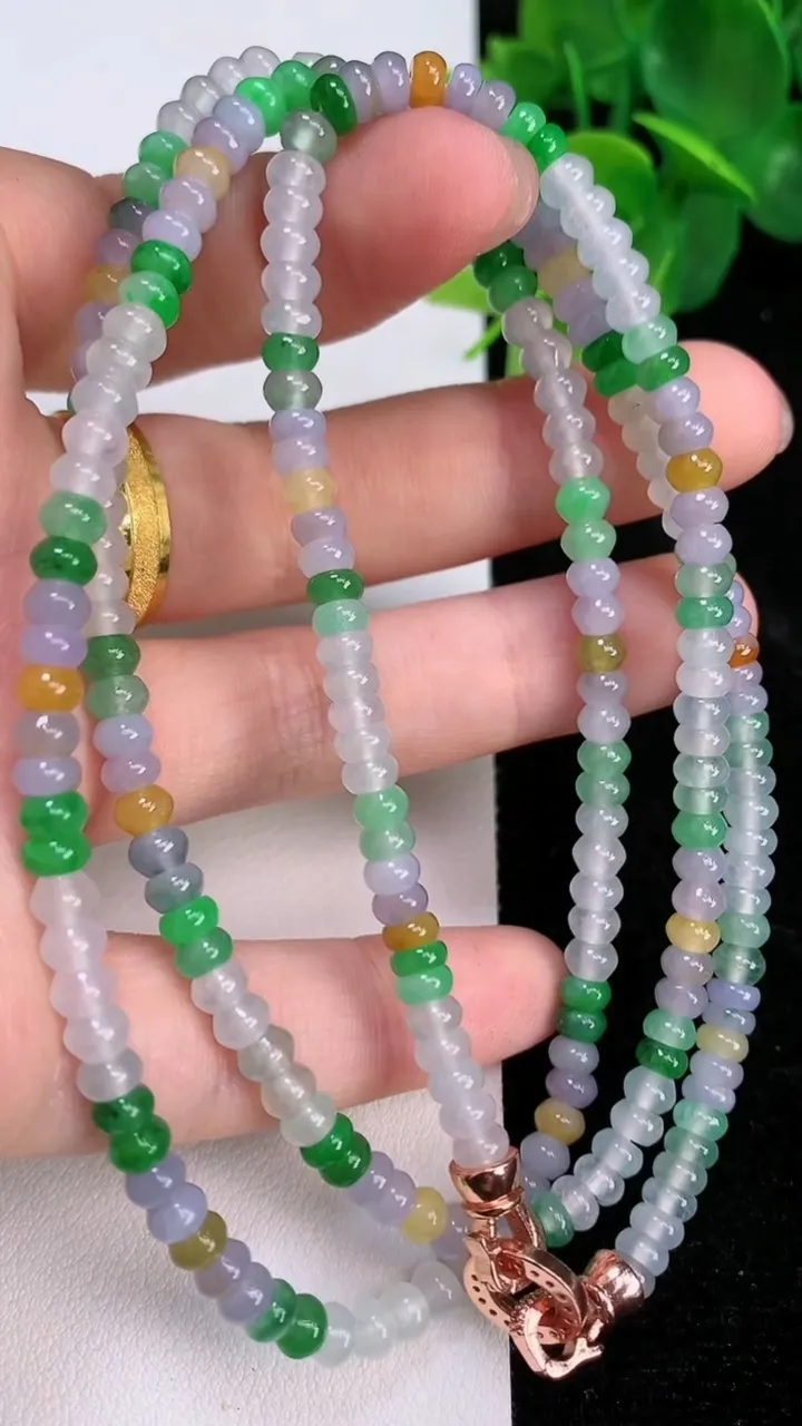 天然A货翡翠四彩算盘珠项链，尺寸4.3-2.6，重量:27.22g
7月7日